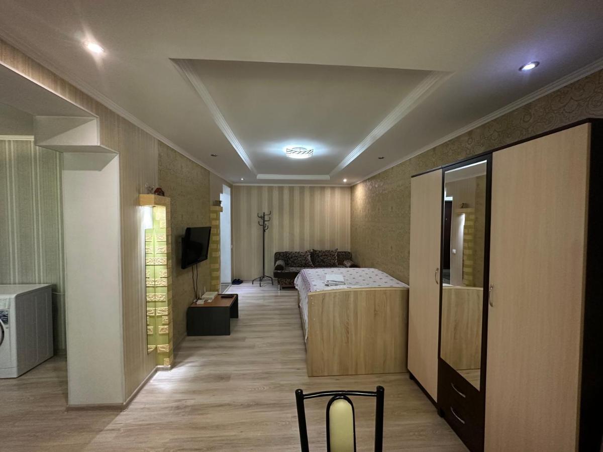 One-Room Apartment Opposite Almaty Airport Turksib Exterior foto