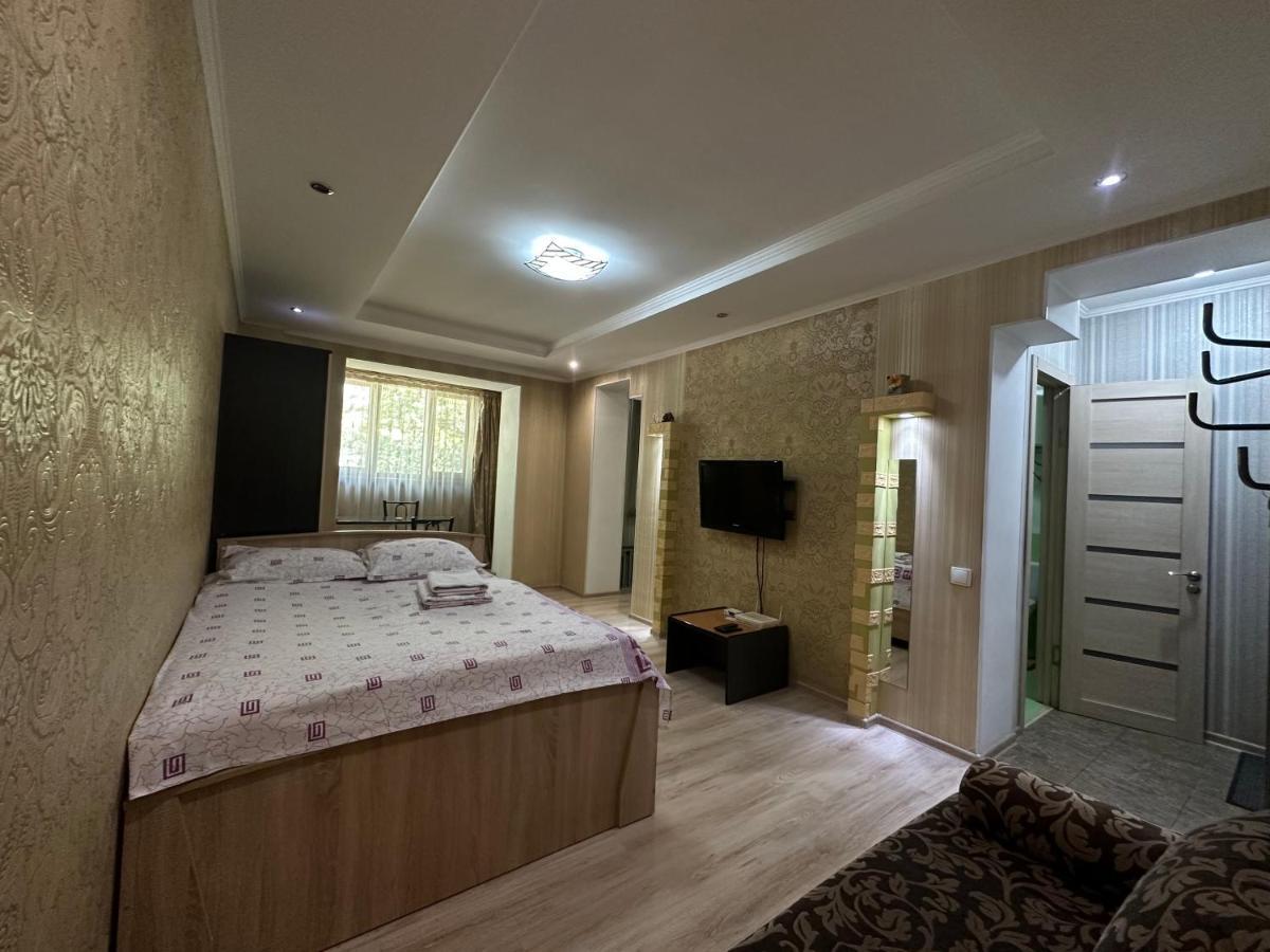 One-Room Apartment Opposite Almaty Airport Turksib Exterior foto